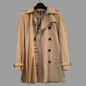 BURBERRY TRENCH COAT